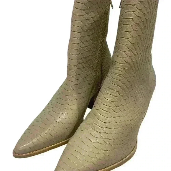 Matisse Caty Women’s Ivory Snake Embossed Leather AnkleSide Zip Pointed Toe 10 M - Picture 2 of 11